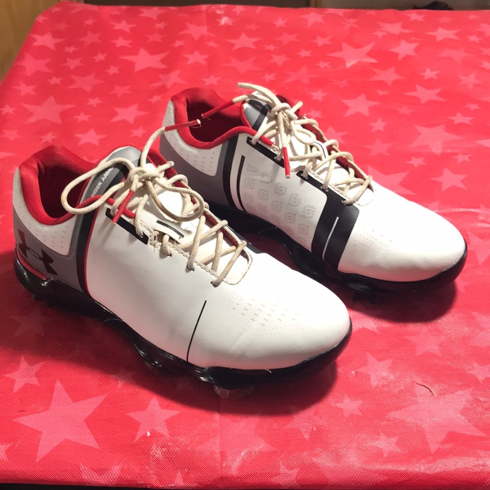 Under Armour youth size 6 golf cleats.